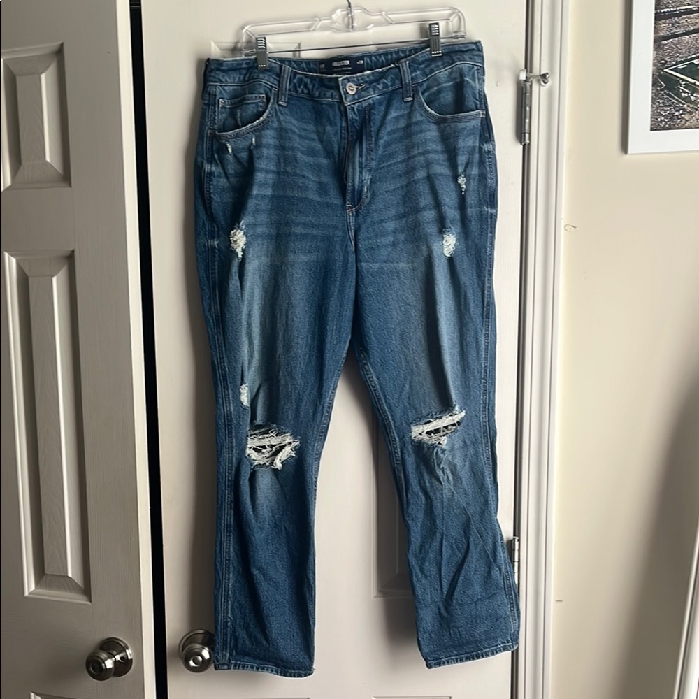 Hollister Ultra High Rise Mom Jeans